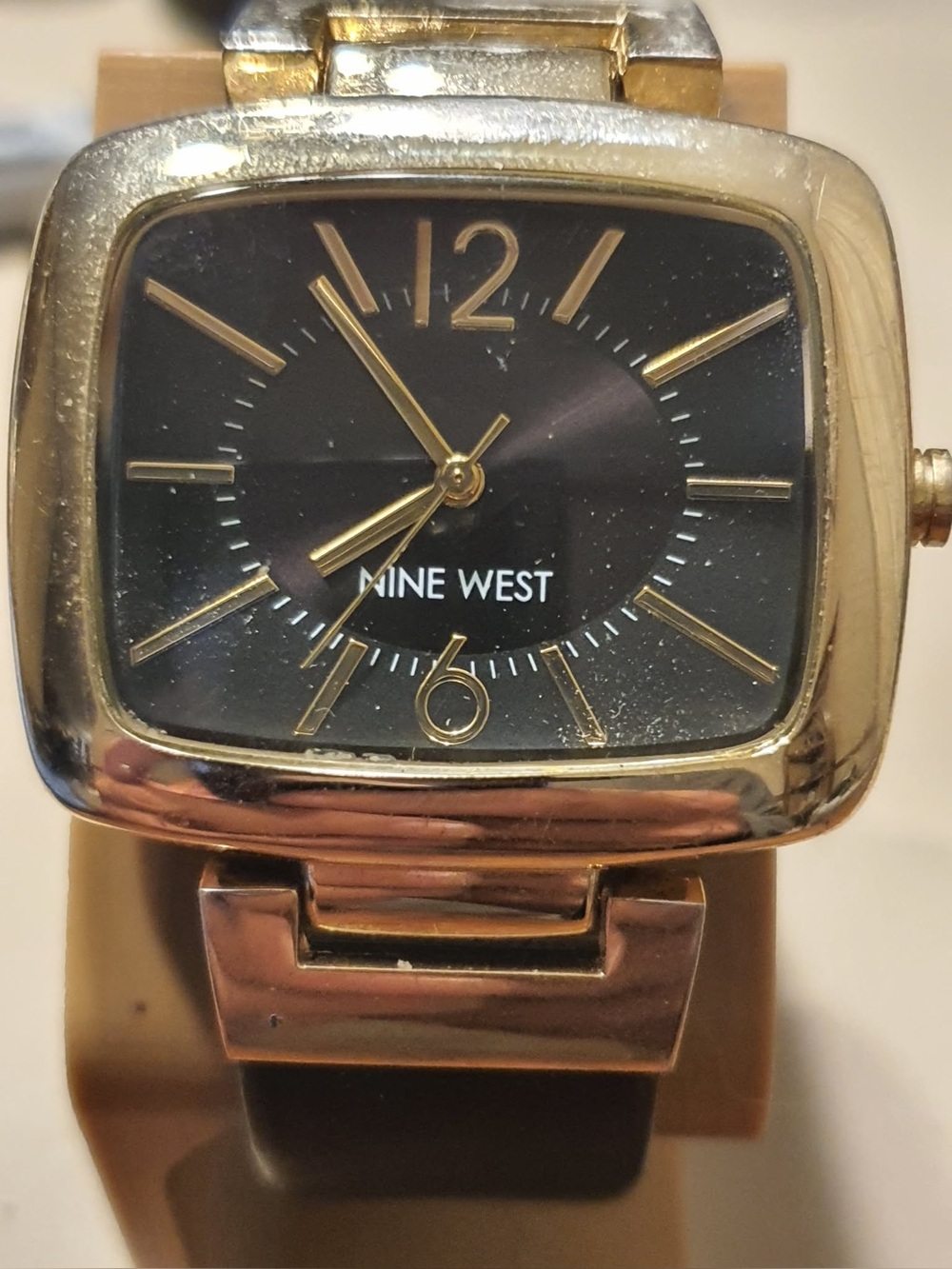 🦋10/$20🦋 Nine West Goldtone/Black Leather Women's Watch